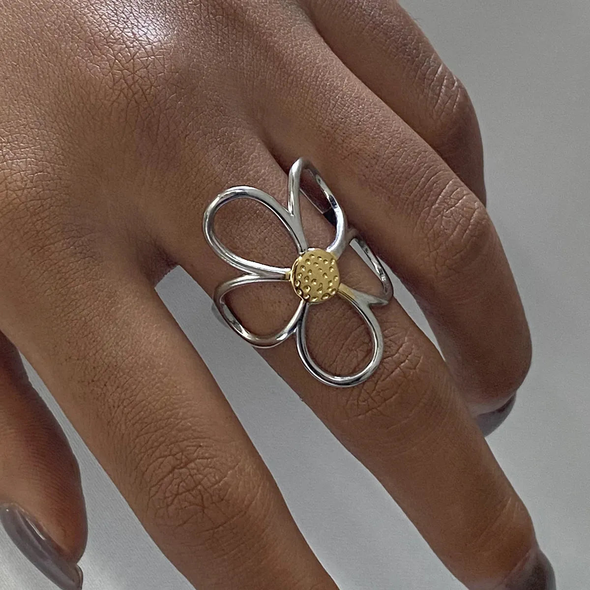 Two-Tone Daisy Flower Ring